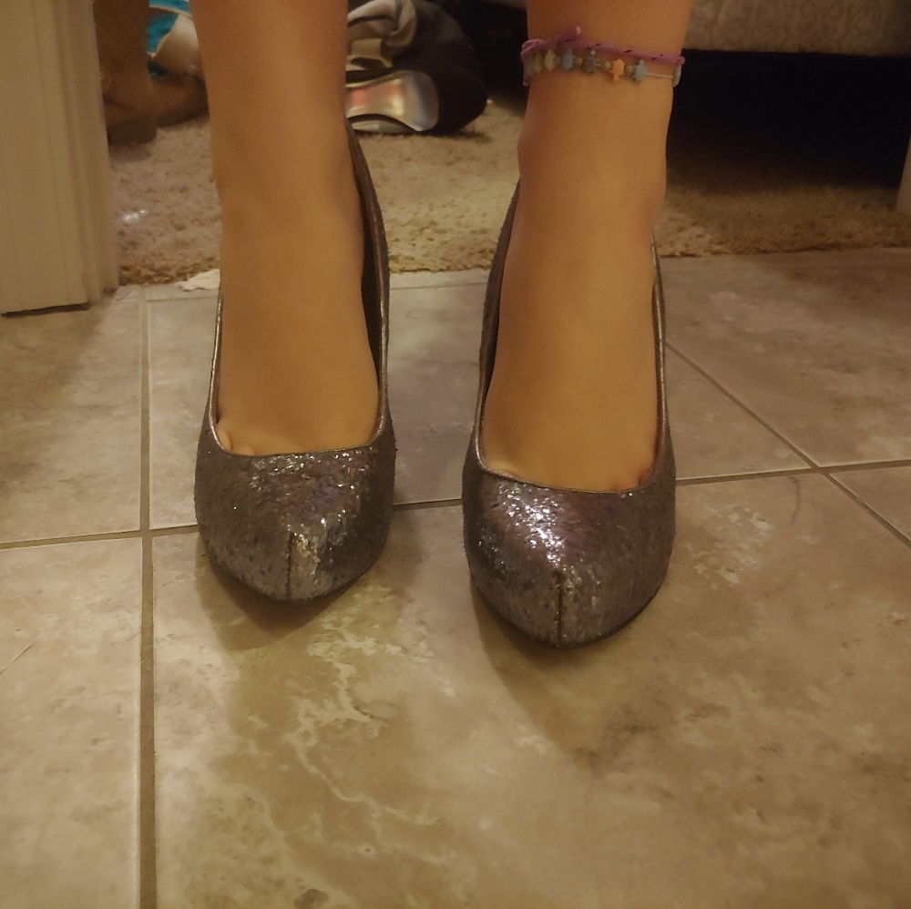 Heels - Picture 2 of 6